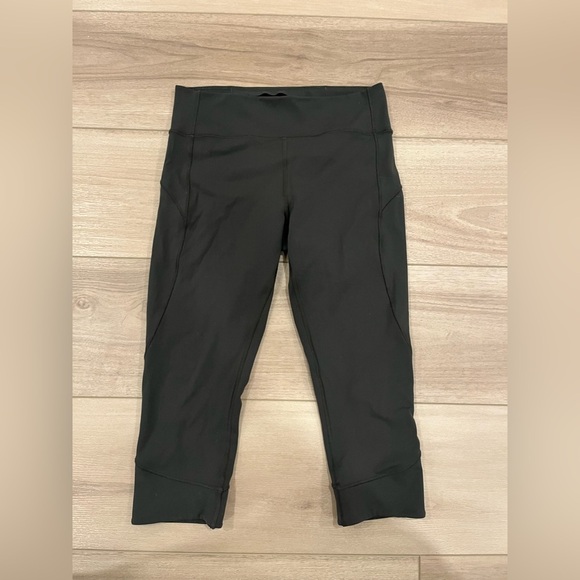 Lululemon In Movement Crop *Everlux 19" Size 10 Olive Green - Picture 2 of 5